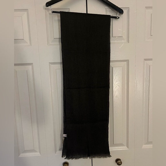 Bottega Veneta dark forest green cashmere lightweight scarf. - Picture 6 of 6